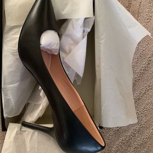 Classic leather pumps